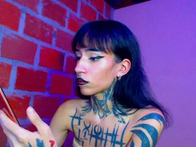 Live sex webcam photo for JazmiiWolf #278060796