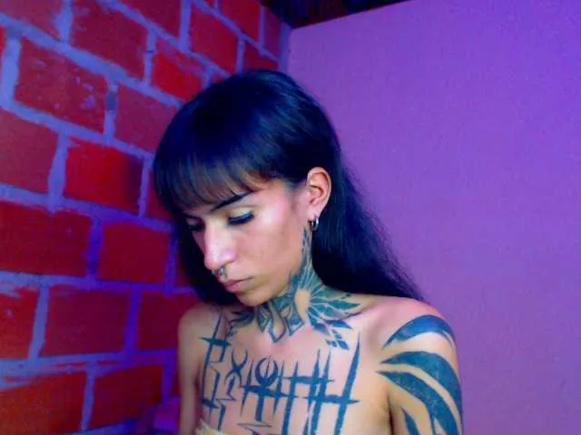 Live sex webcam photo for JazmiiWolf #278072701