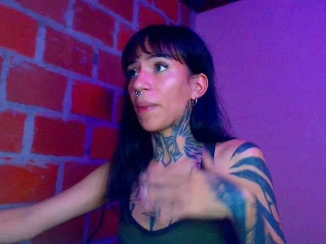 Live sex webcam photo for JazmiiWolf #278106026