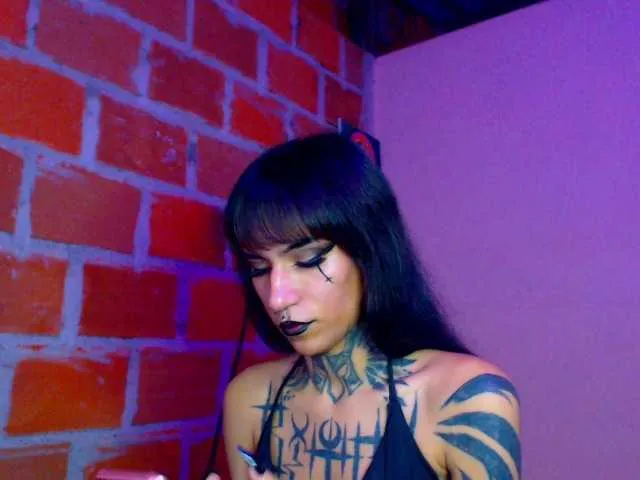 Live sex webcam photo for JazmiiWolf #278163906