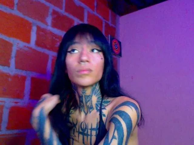 Live sex webcam photo for JazmiiWolf #289391322