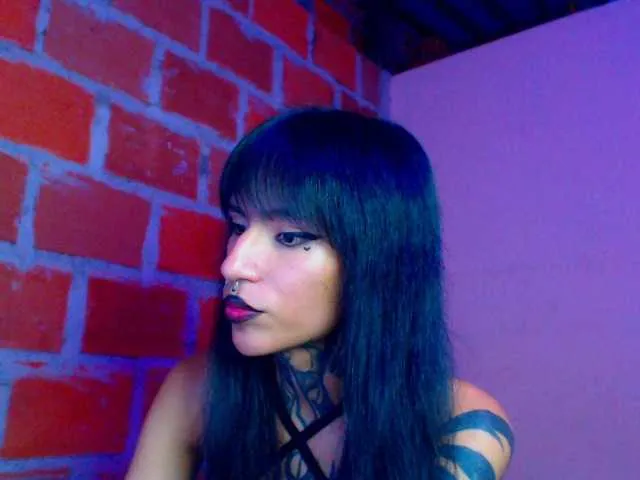 Live sex webcam photo for JazmiiWolf #289609299