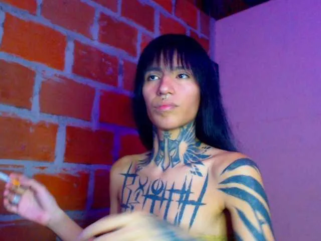 Live sex webcam photo for JazmiiWolf #289976411