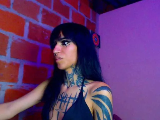 Live sex webcam photo for JazmiiWolf #290017555