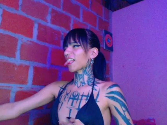 Live sex webcam photo for JazmiiWolf #290245002