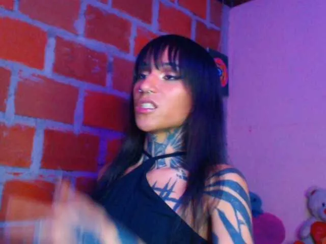 Live sex webcam photo for JazmiiWolf #290270019