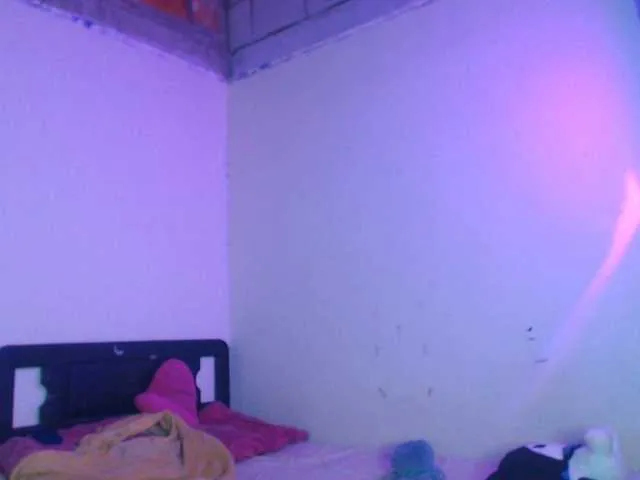 Live sex webcam photo for JazmiiWolf #290827337