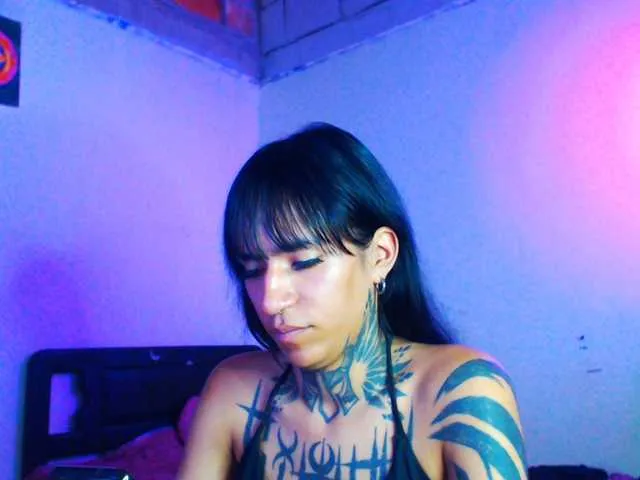 Live sex webcam photo for JazmiiWolf #290986141