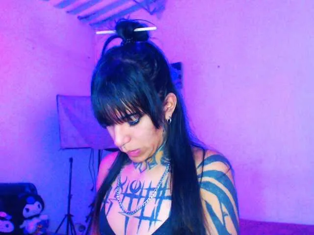 Live sex webcam photo for JazmiiWolf #291331444