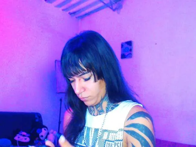 Live sex webcam photo for JazmiiWolf #291338463