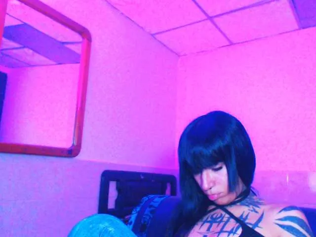 Live sex webcam photo for JazmiiWolf #292098565