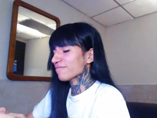 Live sex webcam photo for JazmiiWolf #292177295