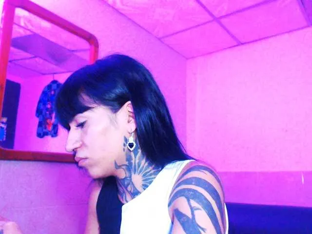 Live sex webcam photo for JazmiiWolf #292317691