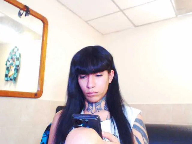 Live sex webcam photo for JazmiiWolf #292424104