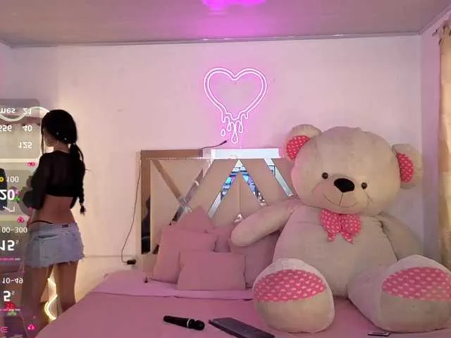 Live sex webcam photo for Jazmin-tay #291563636