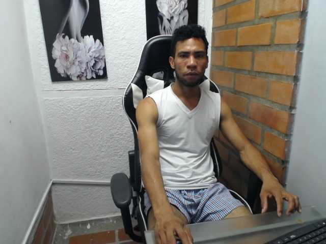 Live sex webcam photo for Jeam-black #275457502