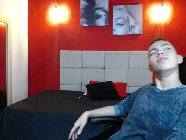 Live sex webcam photo for Jean-and-juanpis #275458347