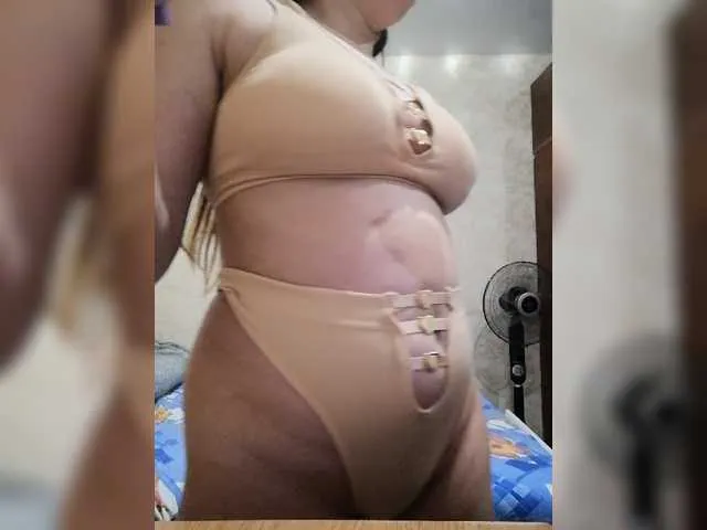 Live sex webcam photo for JeanDora #275927845