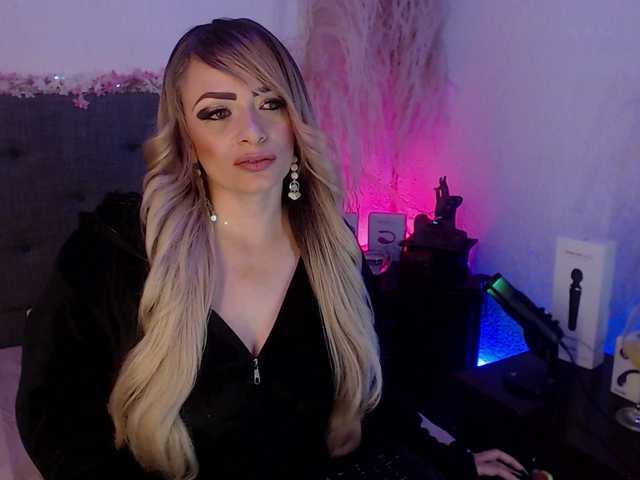 Live sex webcam photo for JeaniIneescott #277783460