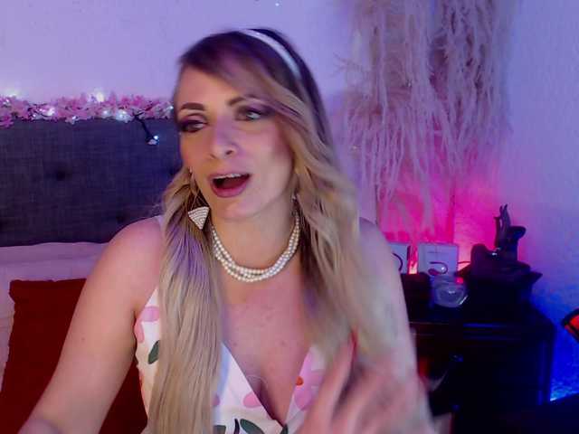 Live sex webcam photo for JeaniIneescott #277892964