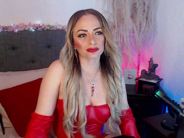 Live sex webcam photo for JeaniIneescott #277899944