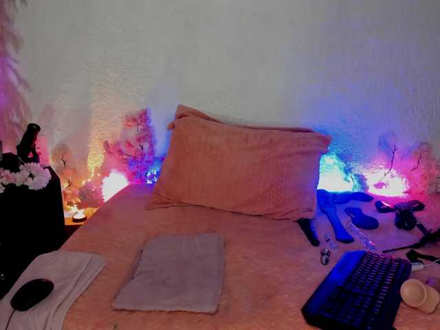 Live sex webcam photo for JeaniIneescott #291006126