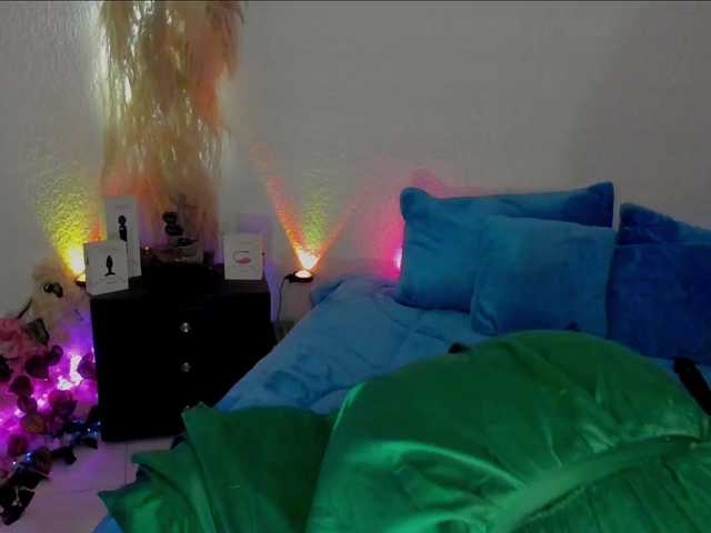 Live sex webcam photo for JeaniIneescott #291574458