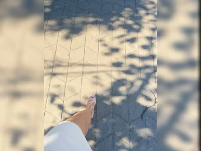 Live sex webcam photo for Jeanne91 #275965135