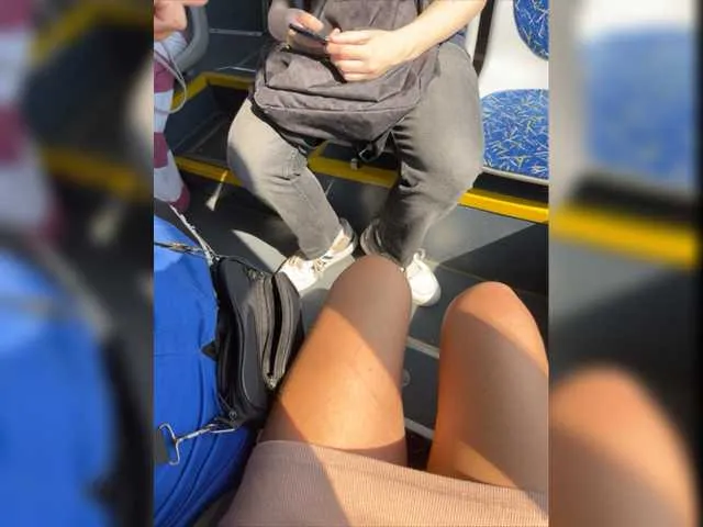 Live sex webcam photo for Jeanne91 #275983441