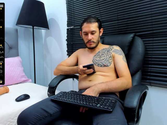 Live sex webcam photo for Jeanpiere1 #275859336