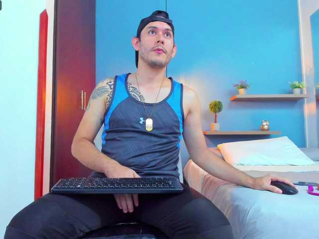 Live sex webcam photo for Jeanpiere1 #276110747