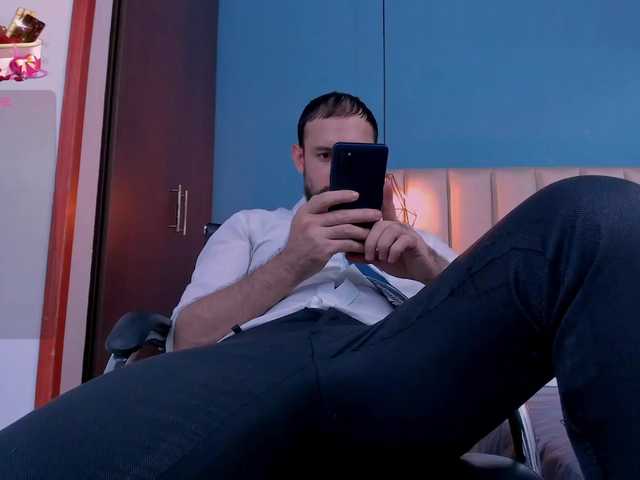 Live sex webcam photo for Jeanpiere1 #290894037