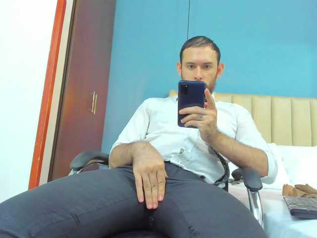 Live sex webcam photo for Jeanpiere1 #290949344