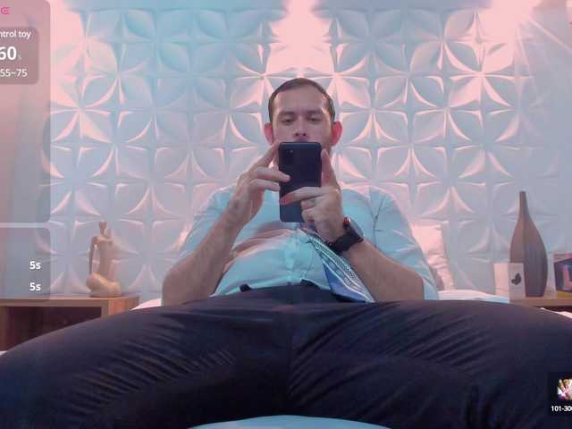 Live sex webcam photo for Jeanpiere1 #291351363