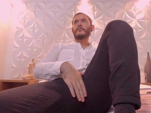 Live sex webcam photo for Jeanpiere1 #291731330