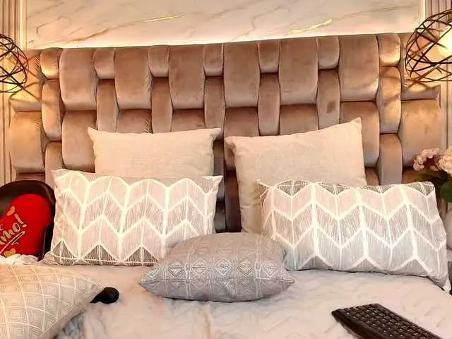 Live sex webcam photo for JeenSexy #291598949