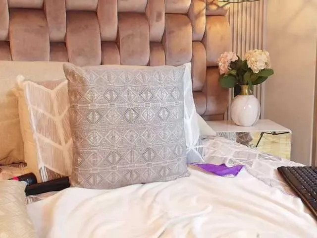 Live sex webcam photo for JeenSexy #291944658