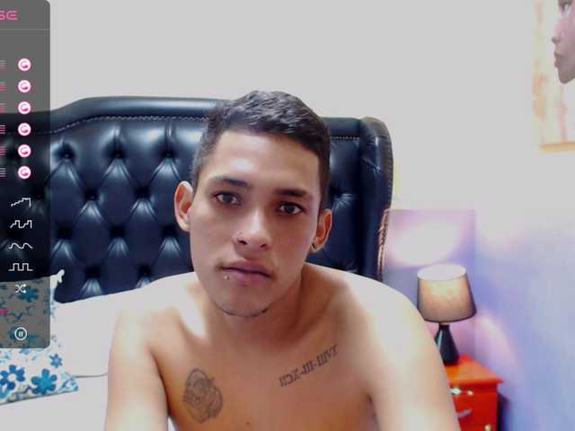 Live sex webcam photo for JeikandCrystal #278241360