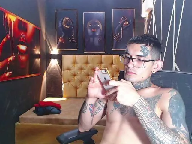 Live sex webcam photo for JeisonHott #277632827