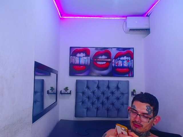 Live sex webcam photo for JeisonHott #277786803