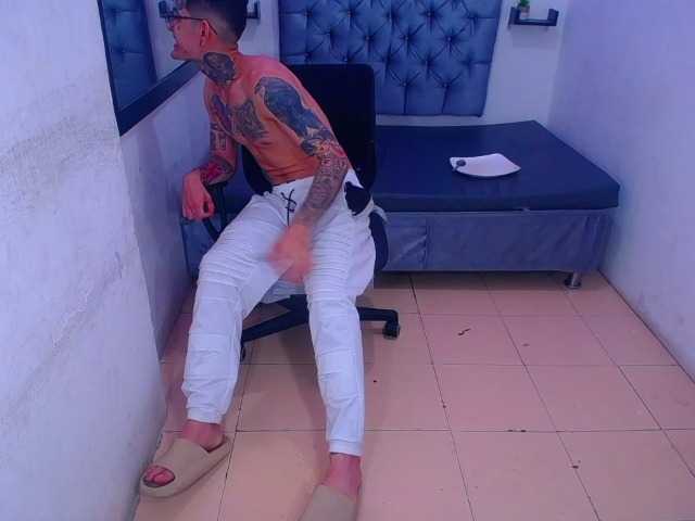 Live sex webcam photo for JeisonHott #277795990