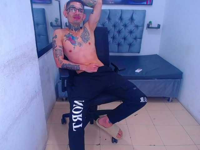 Live sex webcam photo for JeisonHott #277887469