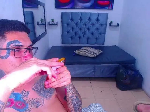 Live sex webcam photo for JeisonHott #277904069