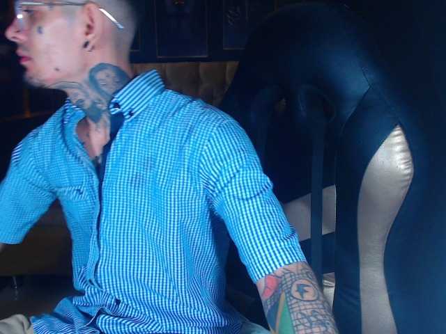 Live sex webcam photo for JeisonHott #284542357