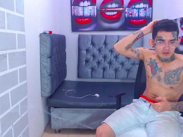 Live sex webcam photo for JeisonHott #289015230