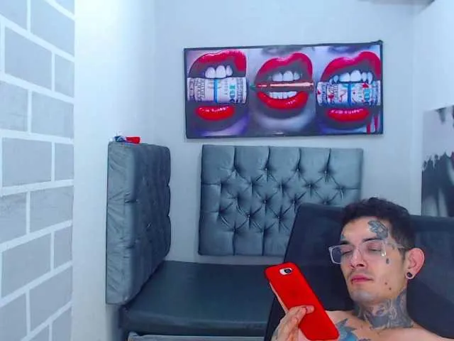 Live sex webcam photo for JeisonHott #289133416