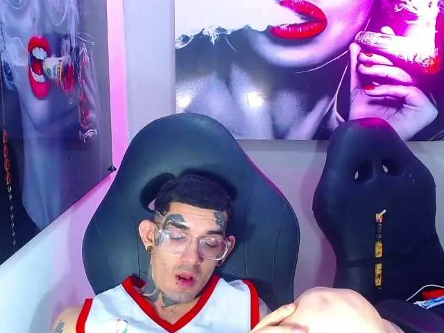 Live sex webcam photo for JeisonHott #289655517