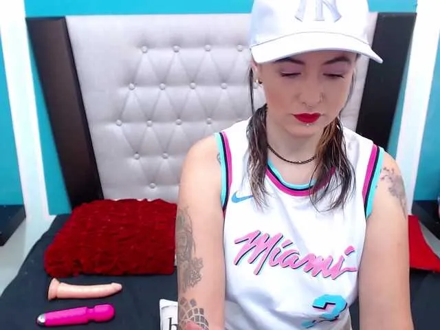Live sex webcam photo for Jelenna #273886722