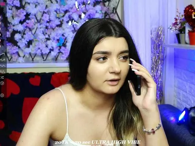 Live sex webcam photo for JellyJux #275567284