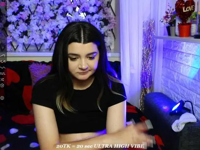 Live sex webcam photo for JellyJux #275593112